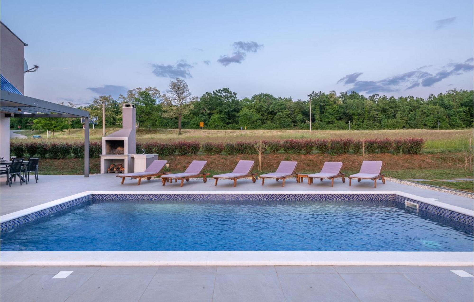 Stunning Home In Barban With Wifi Luaran gambar